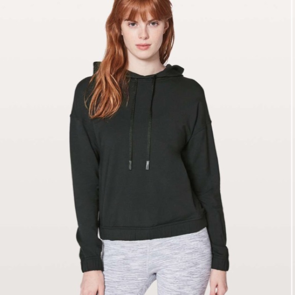 Lululemon Twisted & Tucked Pullover in Black Size 8